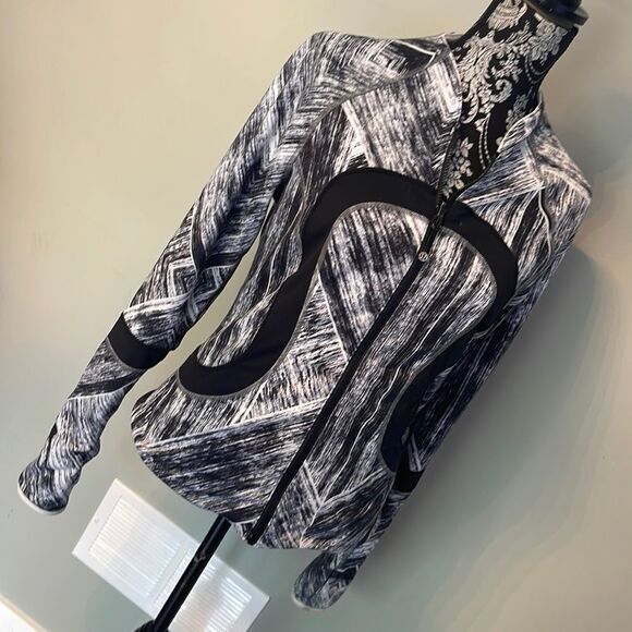 Stylish Black and Gray Women's Sweater - Picture 1 of 4